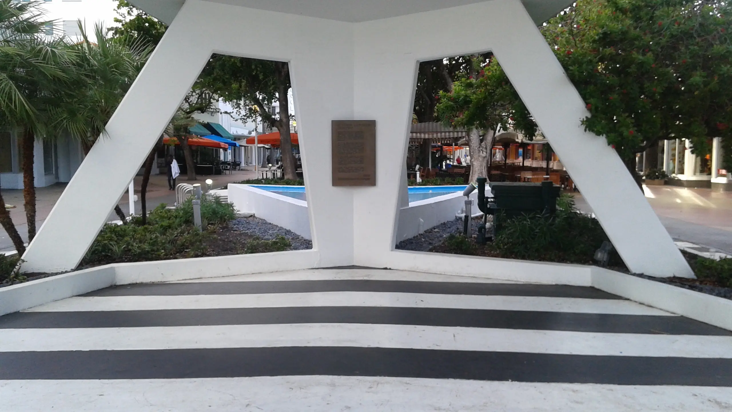 [Certificado] monumento al comandante en miaameee