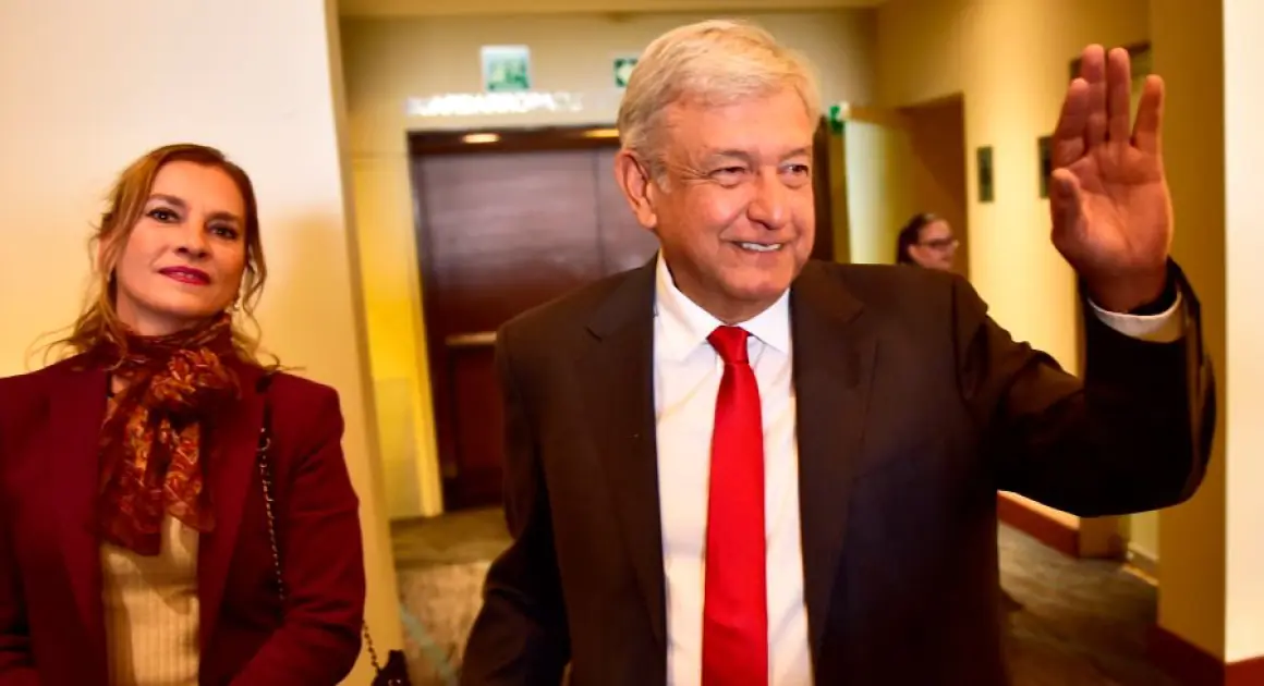 Fuera máscaras! Morena y AMLO son la nueva derecha