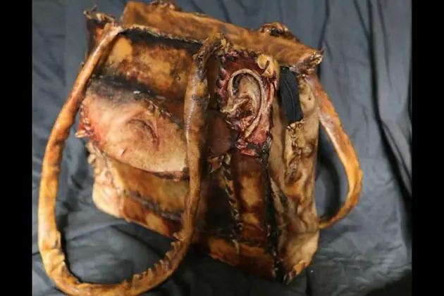 Artesanías hecha con restos humanos por Ed Gein