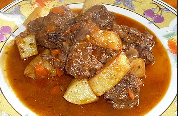 Goulash de ternera a la hungara