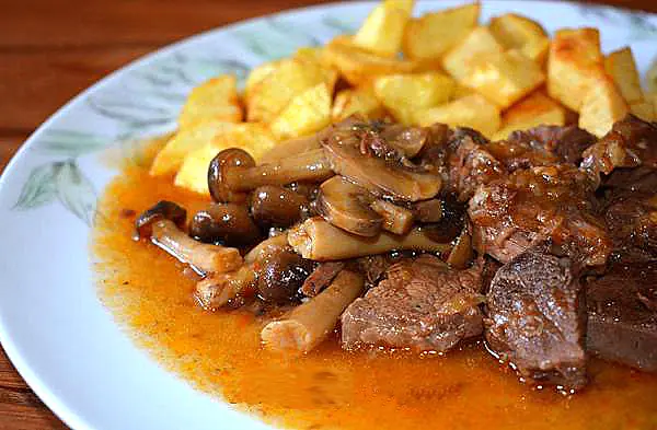 Goulash de ternera a la húngara. Foto receta