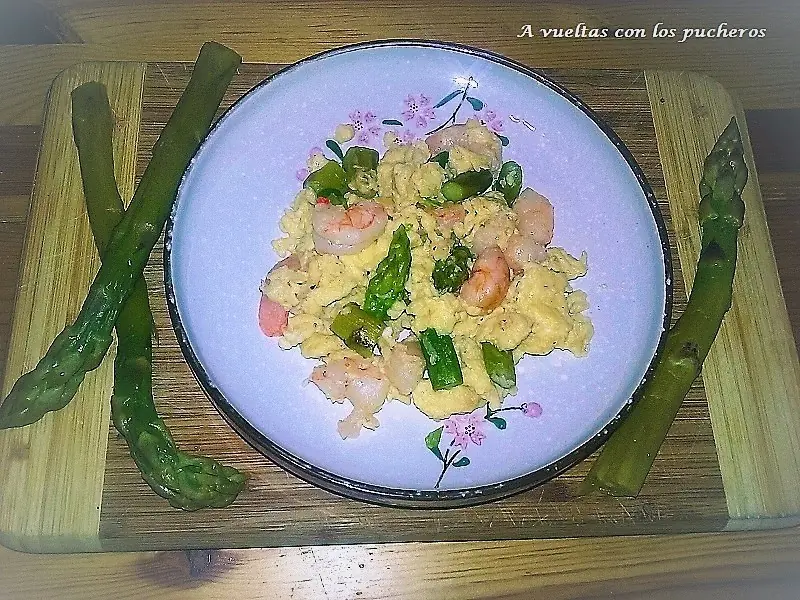 Revuelto de gambas y trigueros