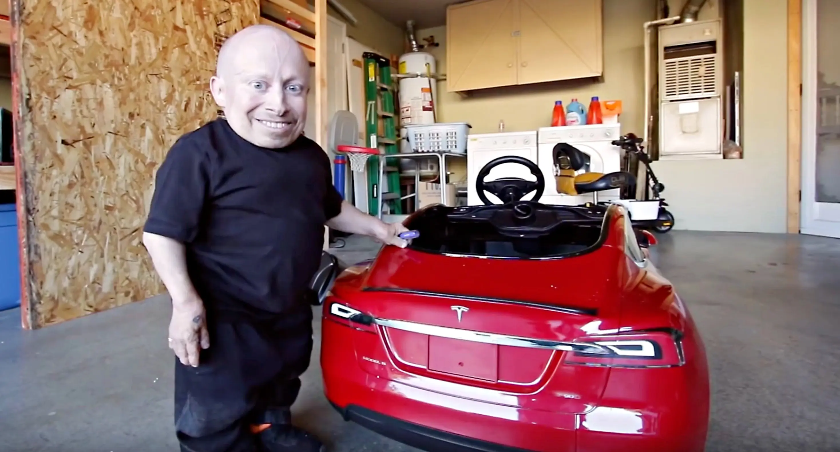 Muere Verne Troyer