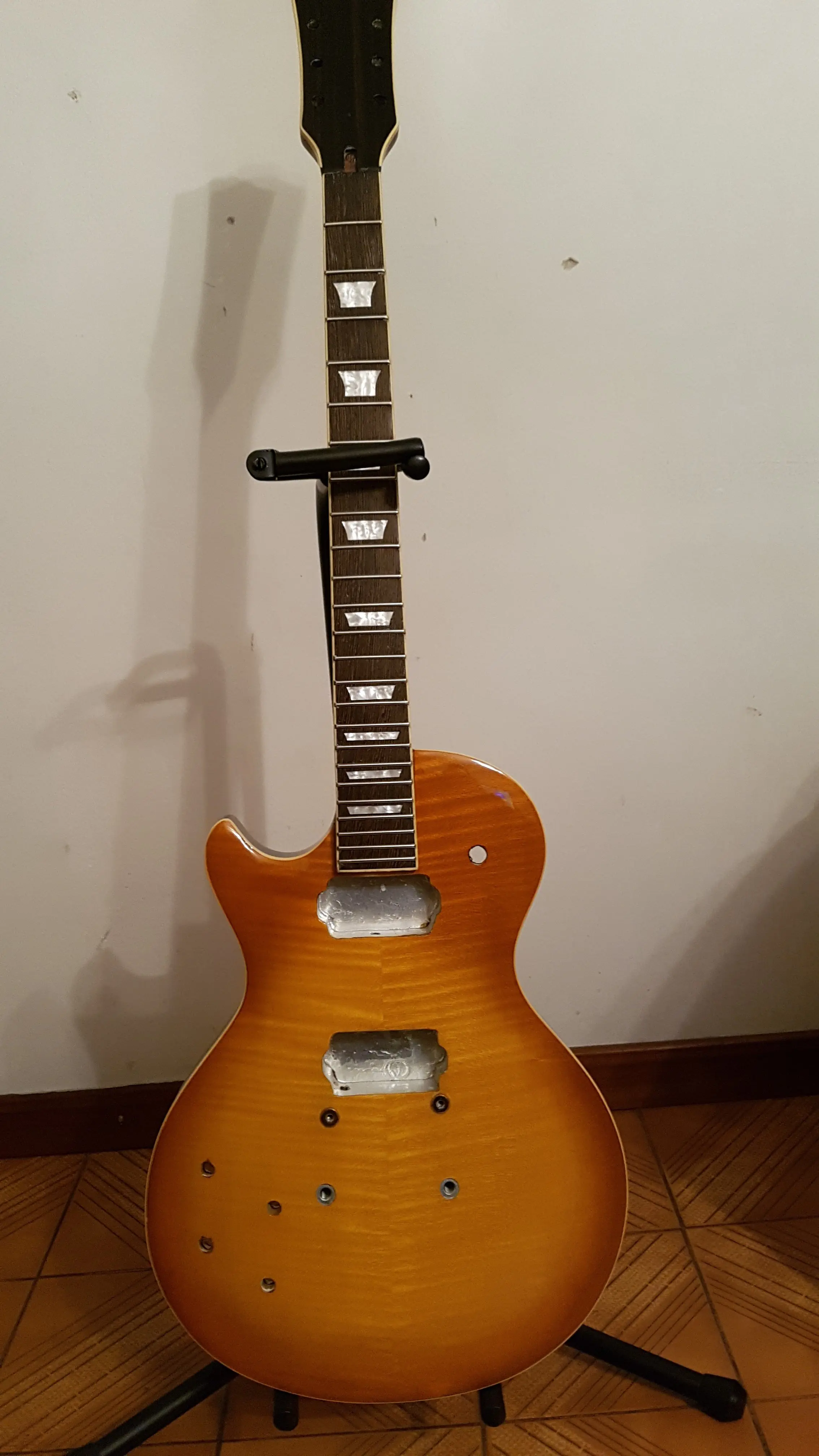 Me hice un guitarra electrica LP