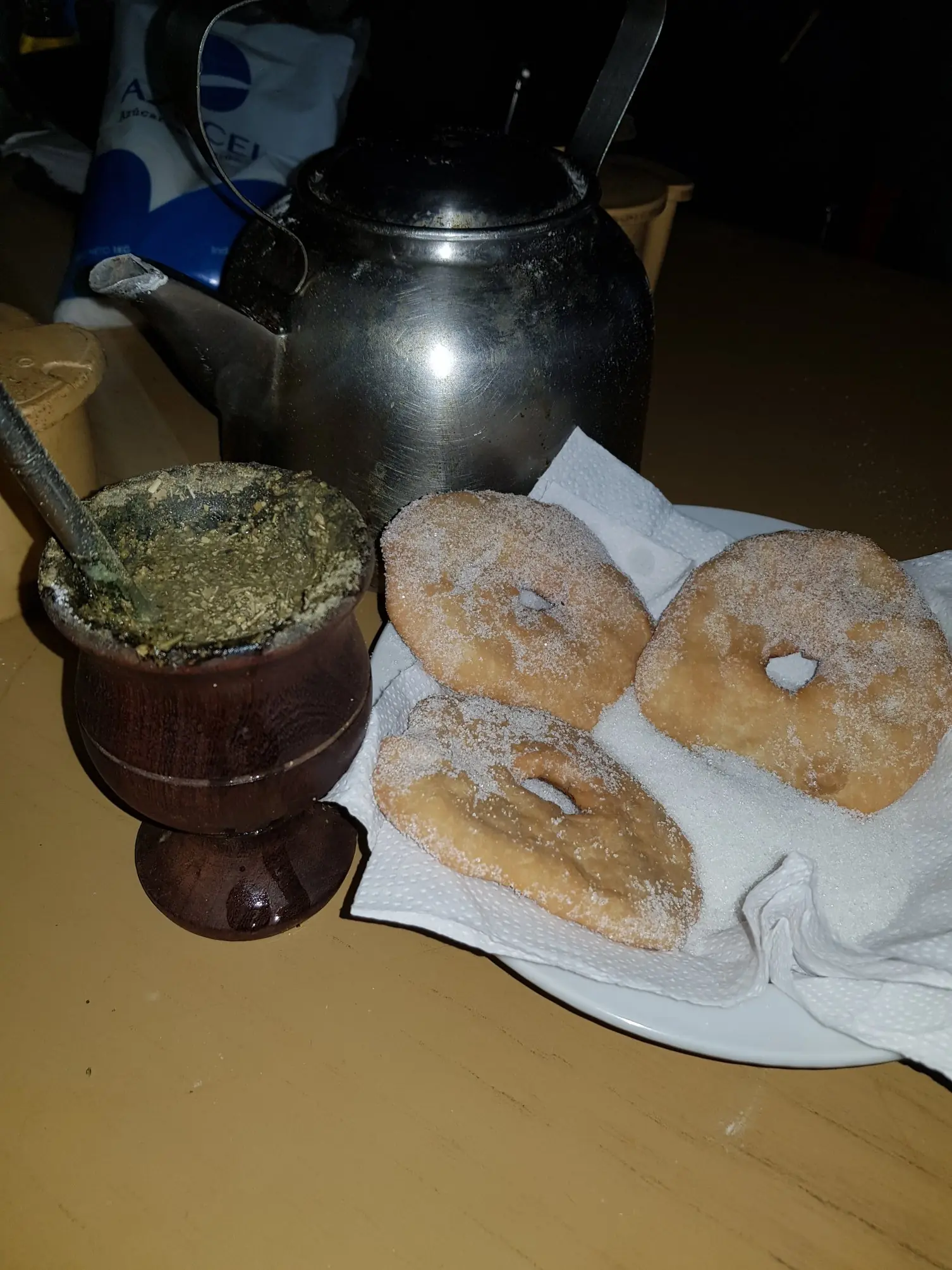 Torta frita en una tarde de lluvia
