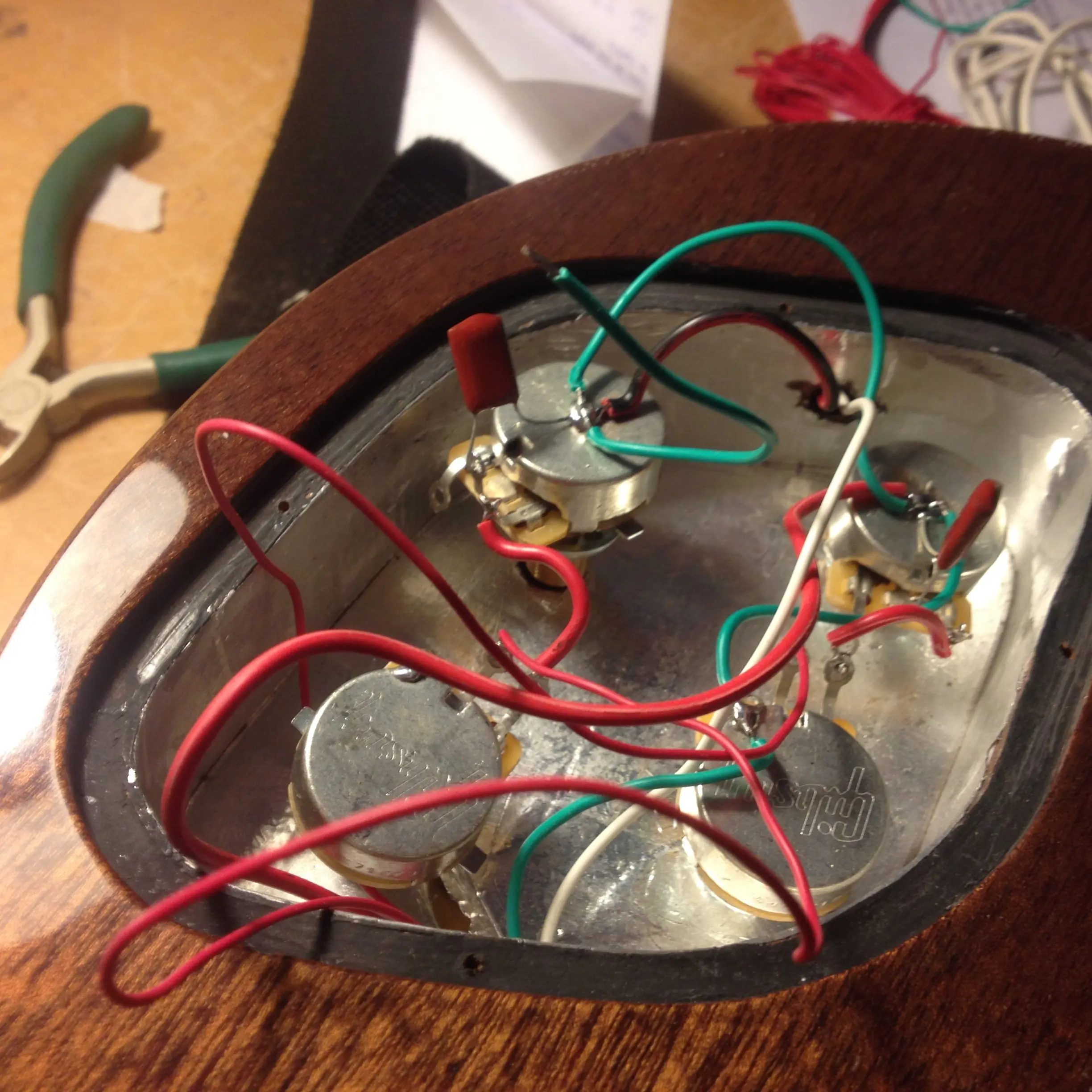 Me hice un guitarra electrica LP