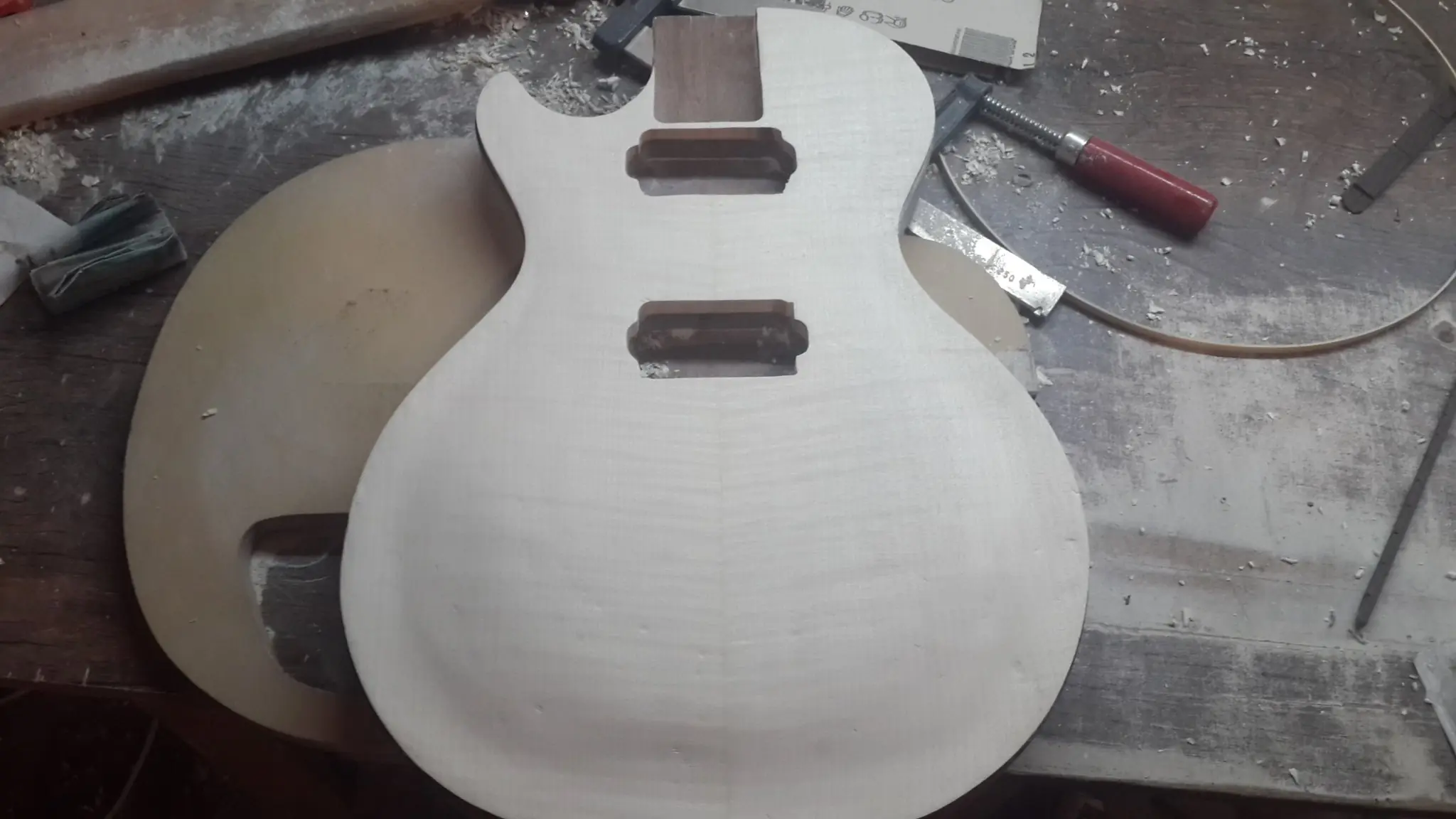 Me hice un guitarra electrica LP