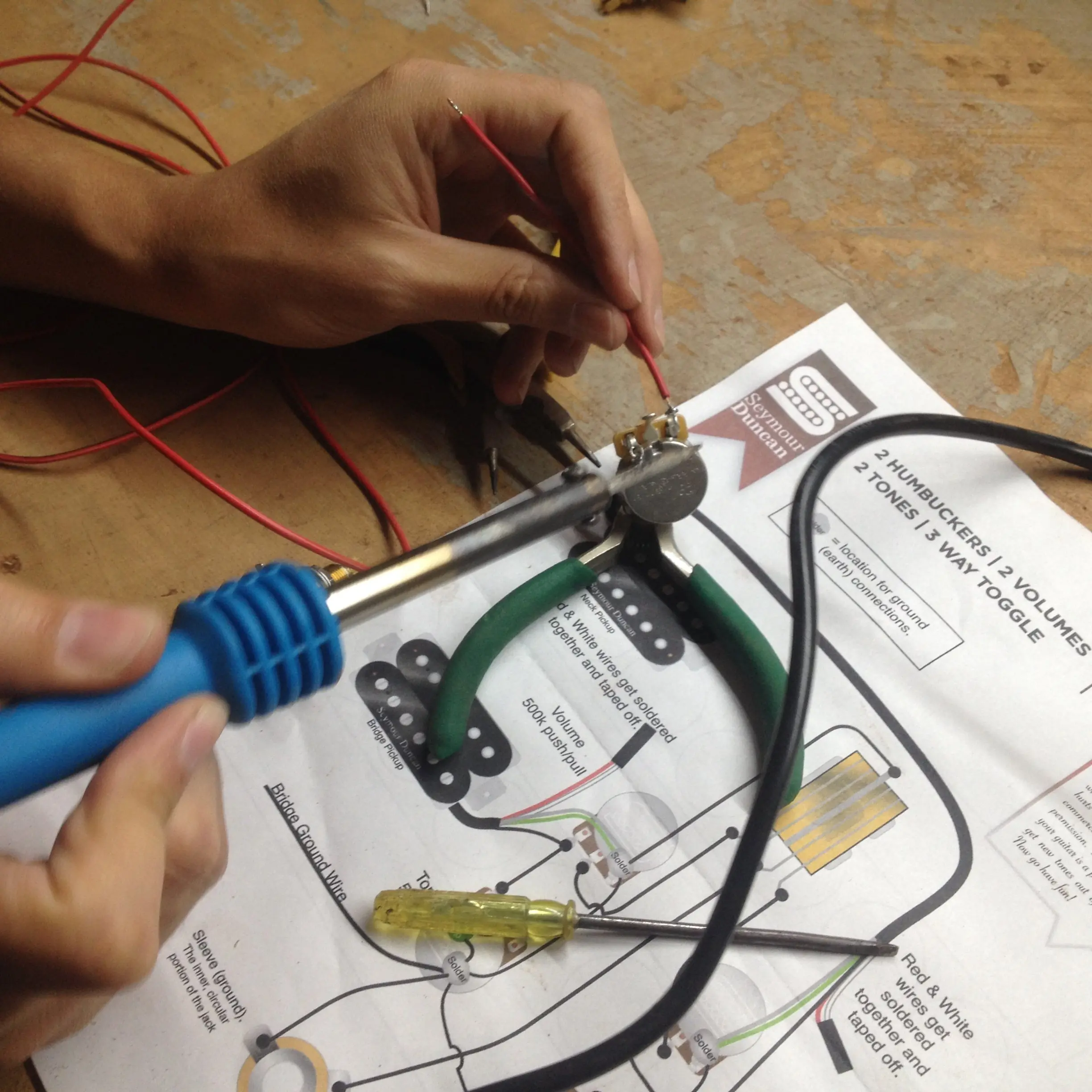 Me hice un guitarra electrica LP