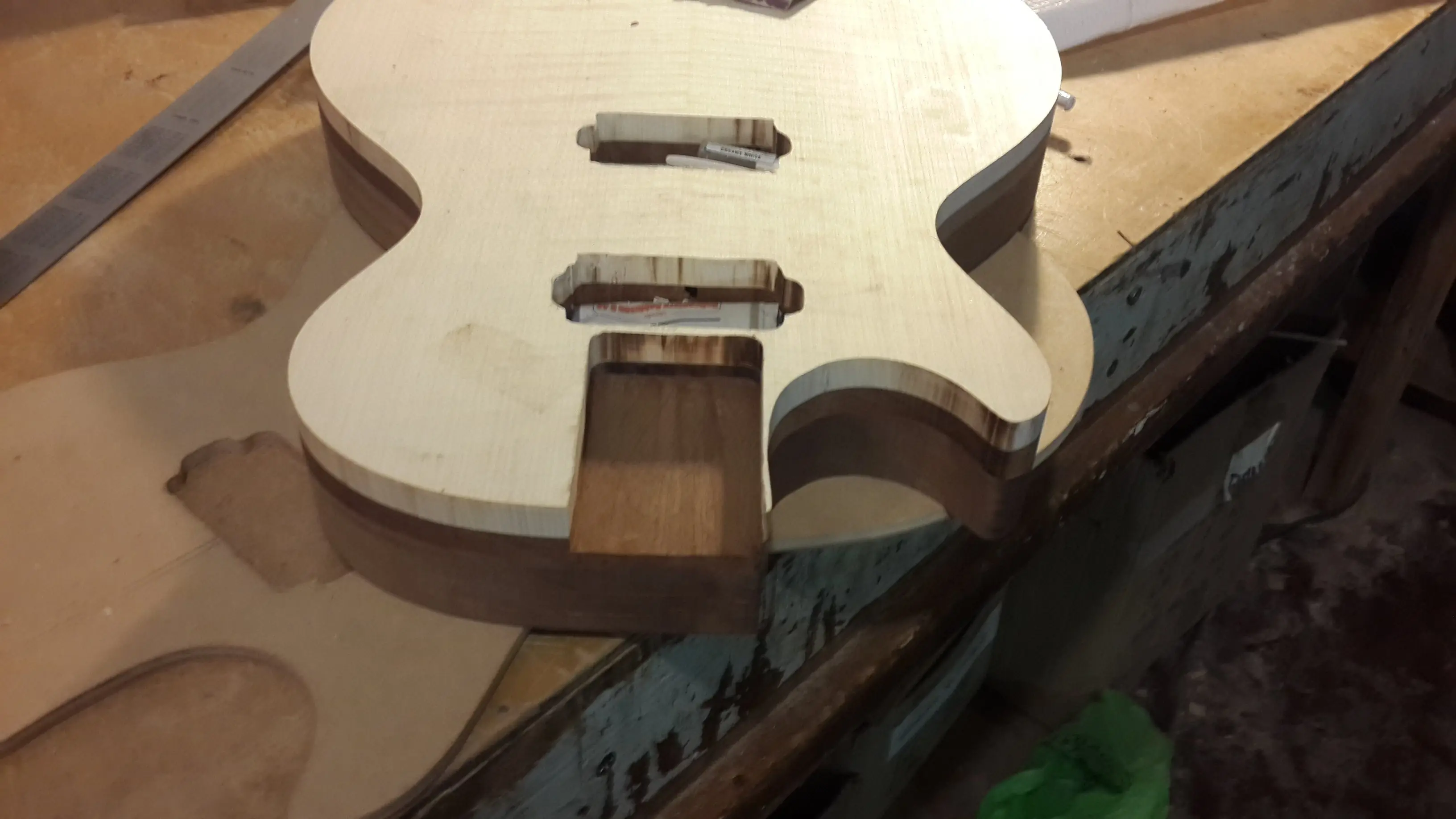 Me hice un guitarra electrica LP