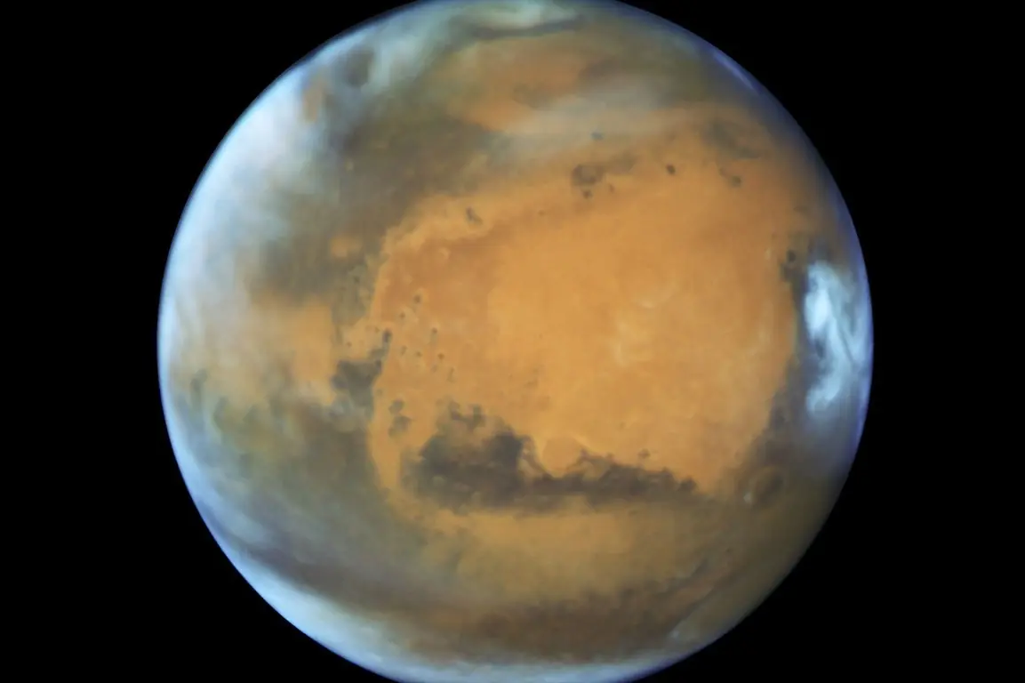 Descubren lago subterráneo de agua líquida en Marte