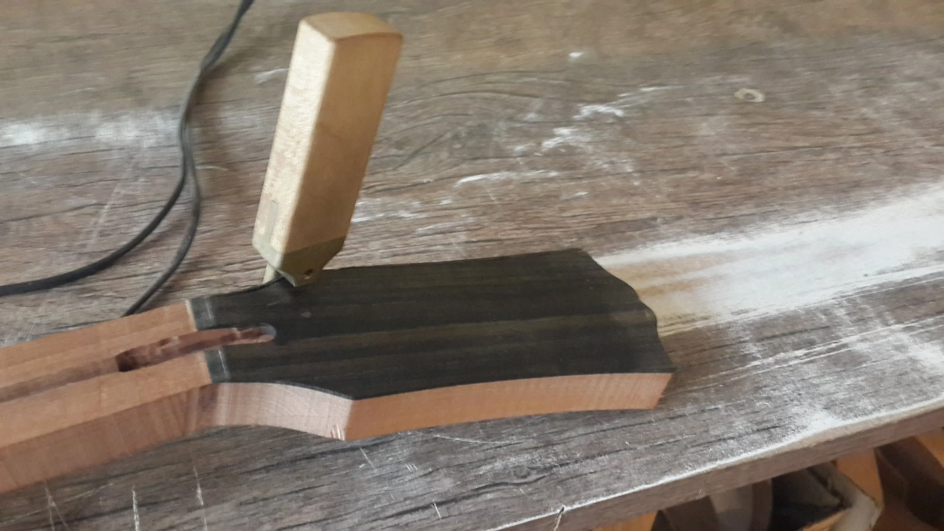 Me hice un guitarra electrica LP
