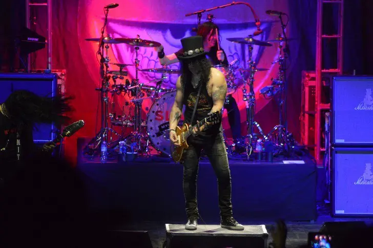 12 locas historias de las estrellas del rock y sus excesos