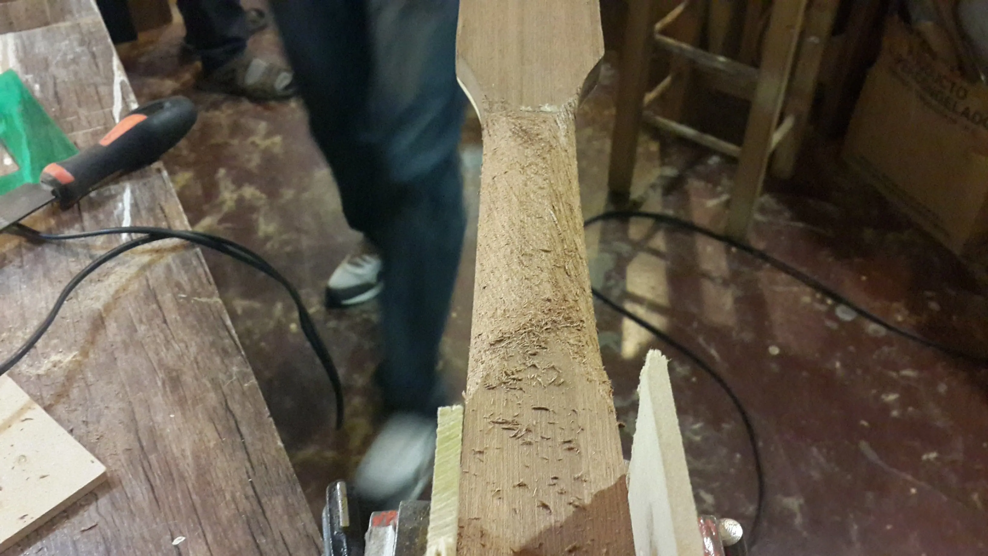 Me hice un guitarra electrica LP