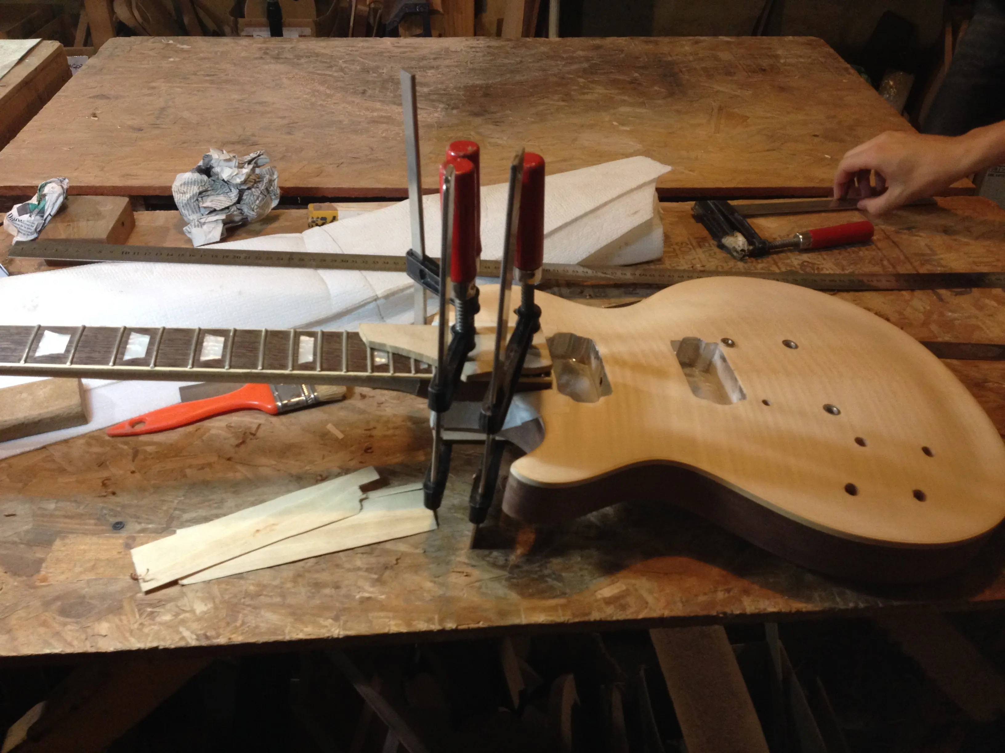 Me hice un guitarra electrica LP