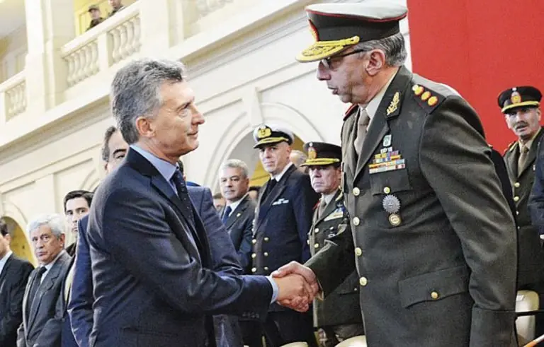Más de la mitad apoya sumar a los militares a las calles