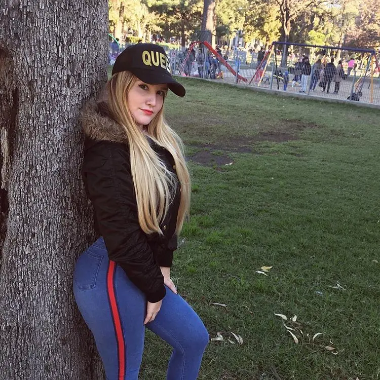 exige el nombre