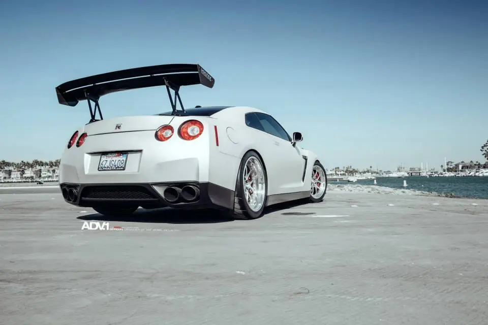Nissan GT-R con llantas ADV1 Wheels
