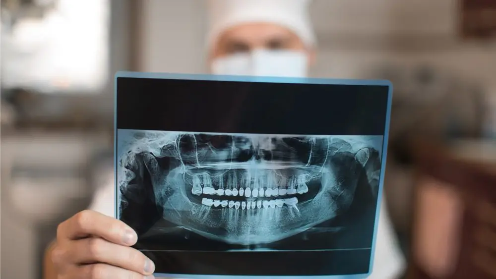 Dentista sueco despedido por revelar que el 80% de los "niñ