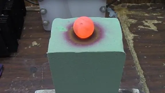 Increible experimento bola a 1000 grados vs hielo