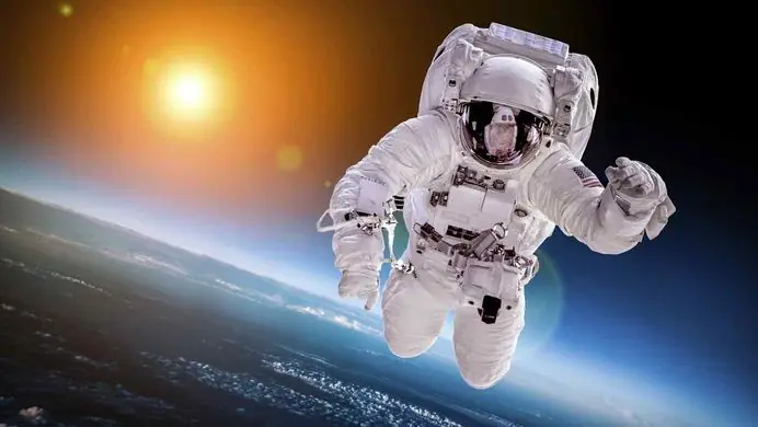 Astronauta dice que vio criatura orgánica y alienígena