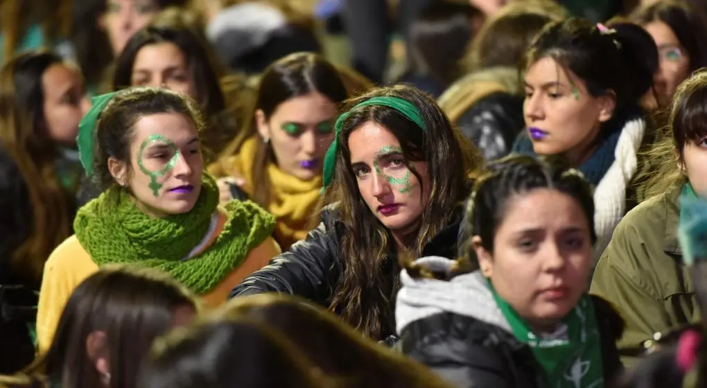 a las lesbianas no les digan ellas , ahora es elles,q opinas