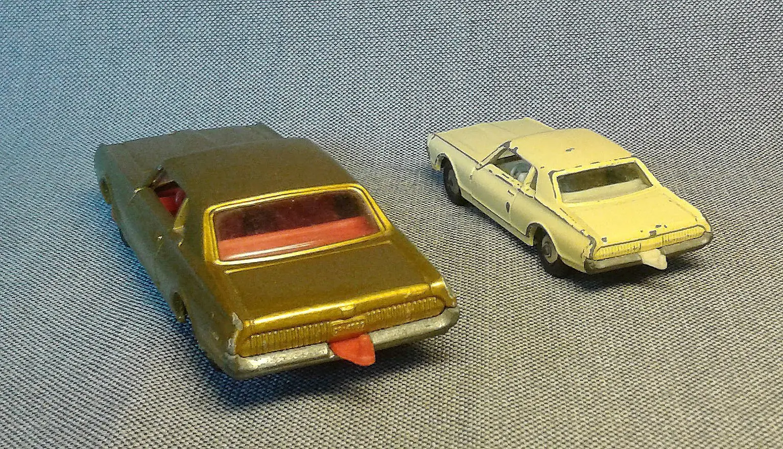 Dos Mercury Cougar, dos tamaños