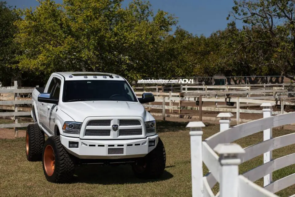 Dodge Ram con llantas ADV1 Wheels