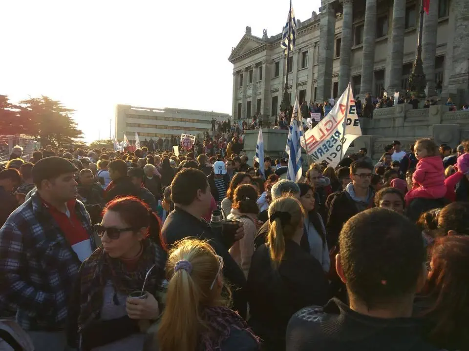 No a la ley trans hagamos top a los manifestantes