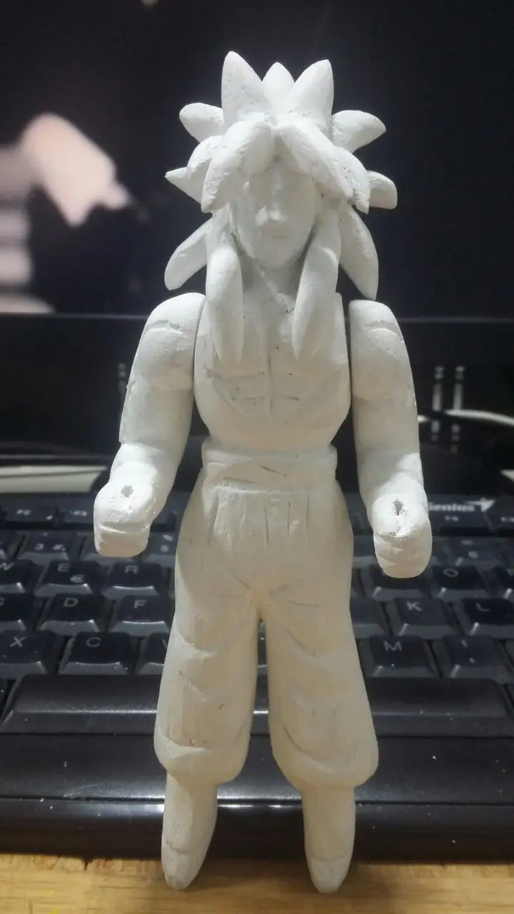 Goku super sayayin 4 en madera