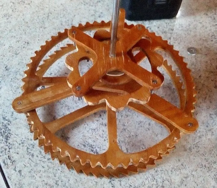 Reloj de madera eléctrico