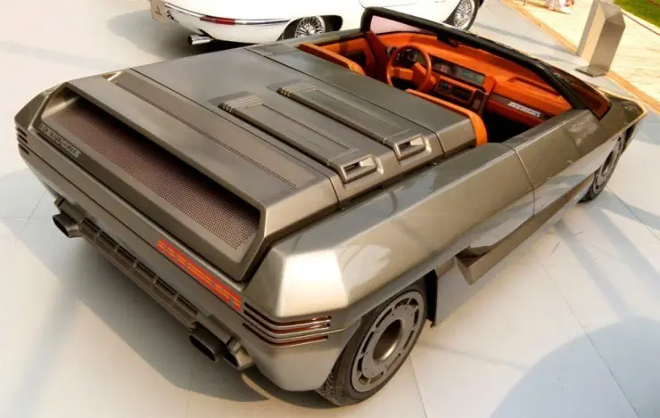 Autos retrofuturistas