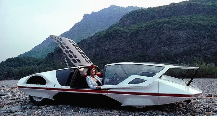 Autos concept retrofuturistas y actuales (megapost)