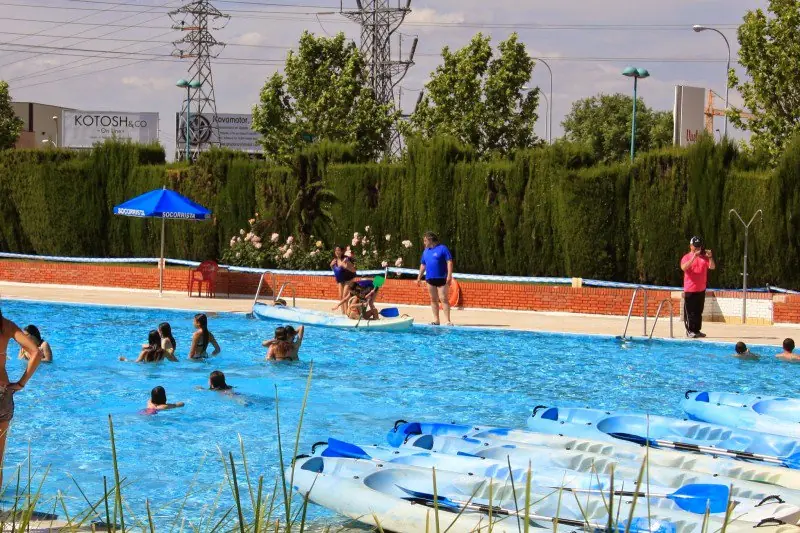 Una mujer es expulsada de una piscina por este traje de baño