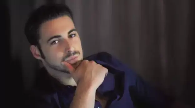 Historia de un amigo guapo, con dinero y virgo