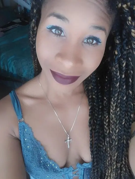 Despiden a profesora que publicó video bailando en el caño