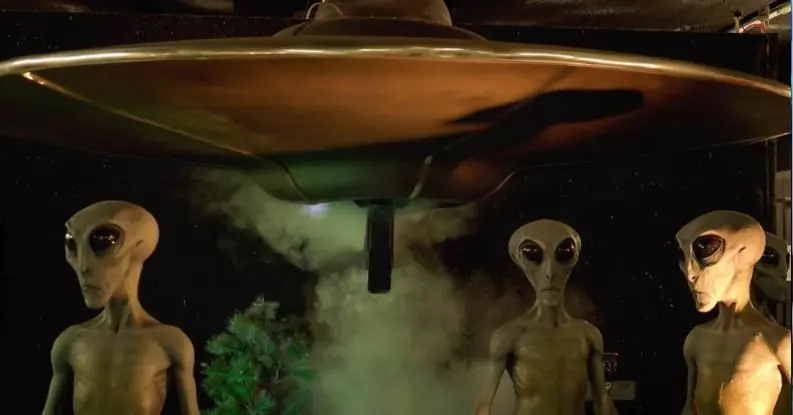 Los aliens no nos invaden porque son mejores personas