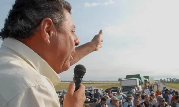 Golpista con Cristina, sumiso con Macri