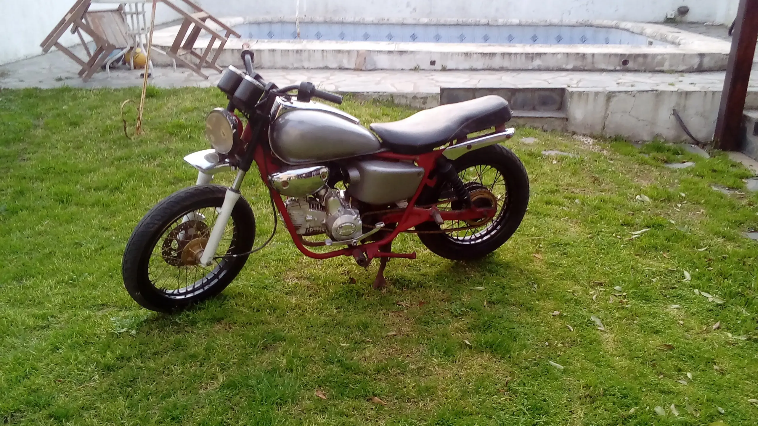 MOTOS