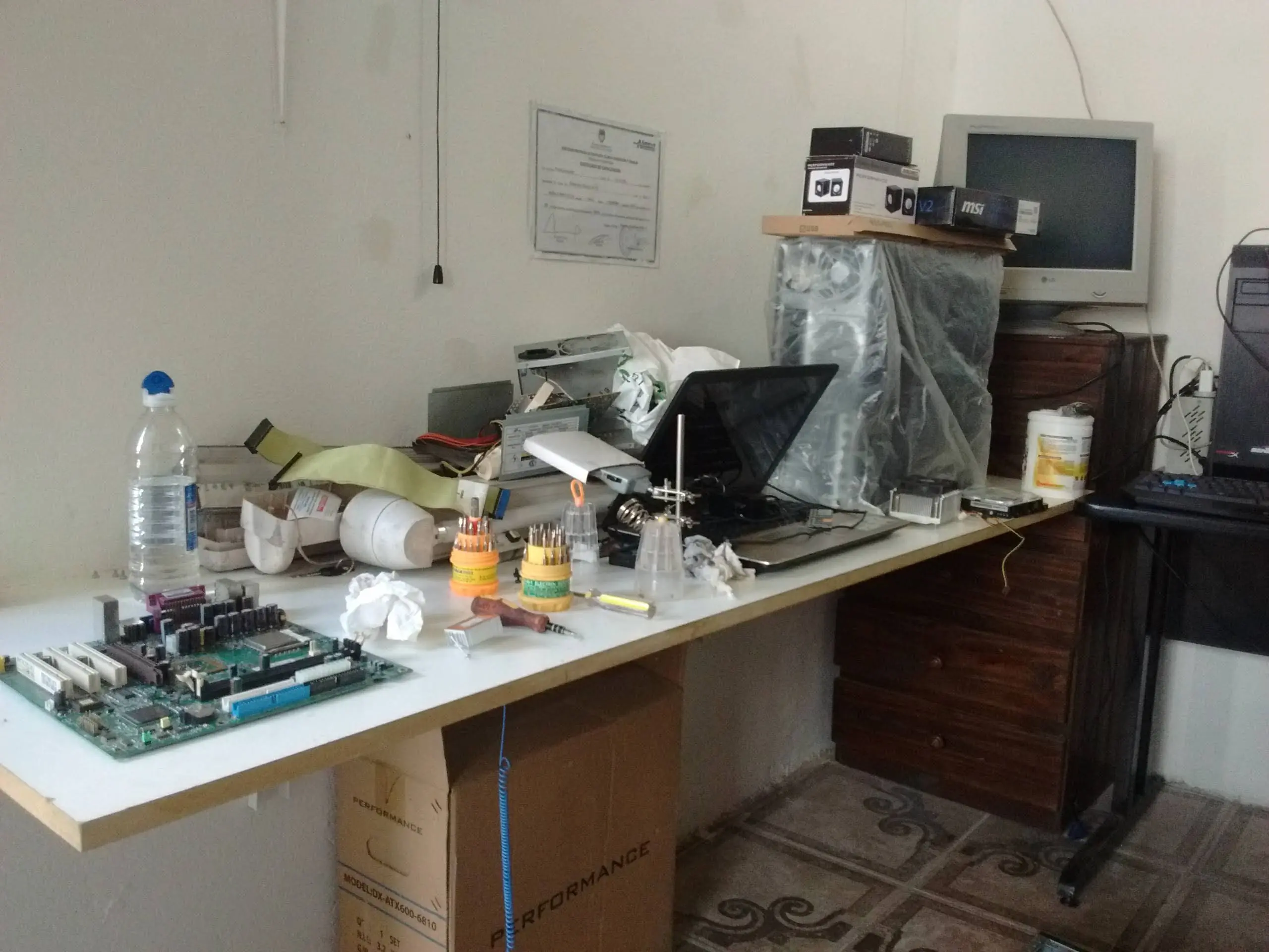 mi cuarto desordenado e informatica