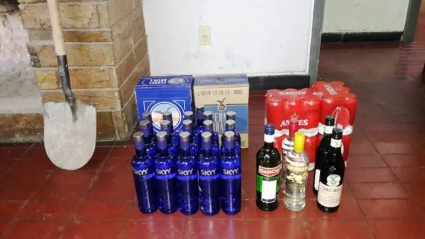Enterraban alcohol para el Día del Estudiante