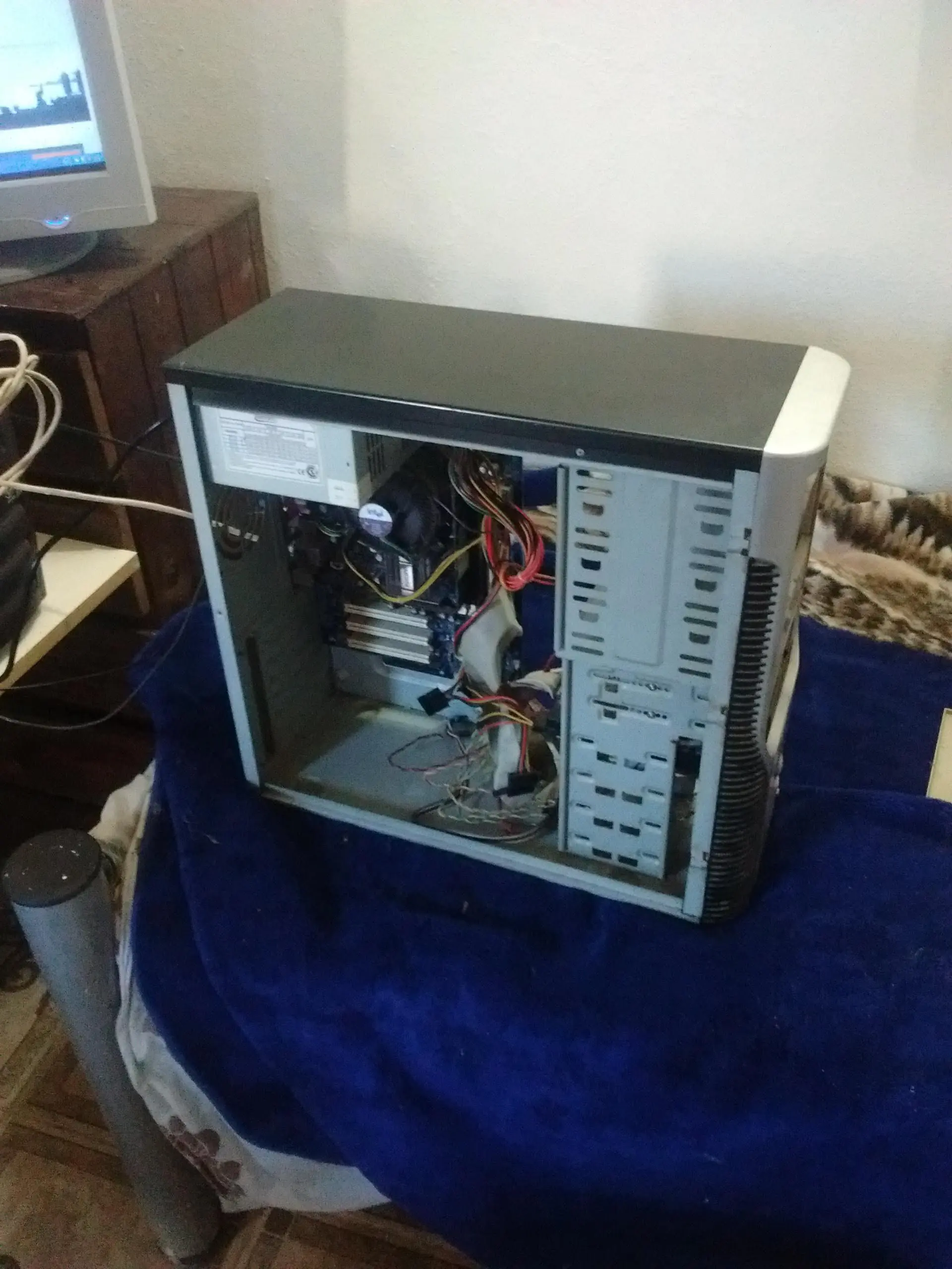 me encontre un cpu por la calle