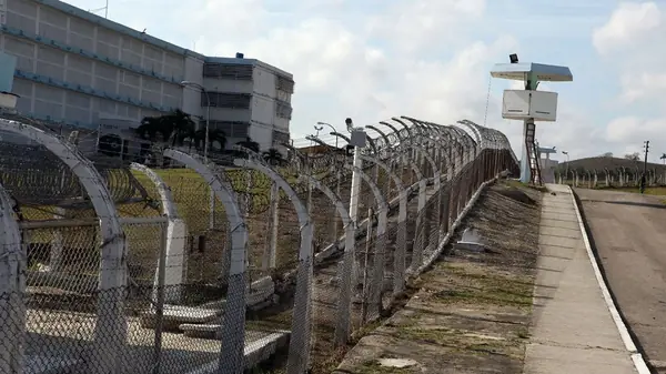 Cuba:Cárceles están llenas,rige pena de muerte,cero vagancia