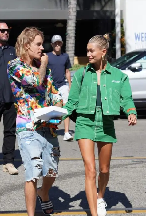 Nuevo look de Justin Bebier y es la versión de Brad Pitt