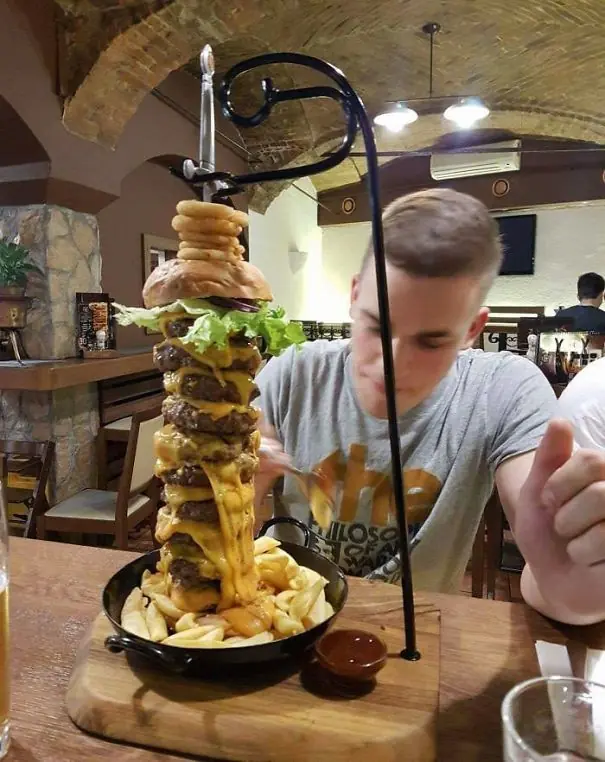 20 Imágenes de desastrosos platos en restaurantes “modernos”