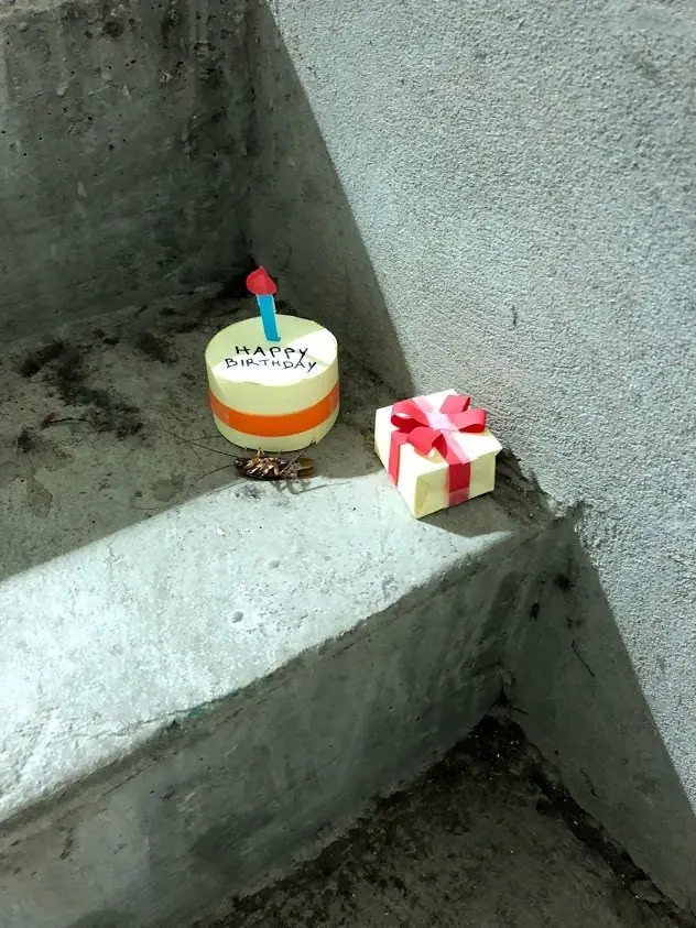 cucaracha muerta