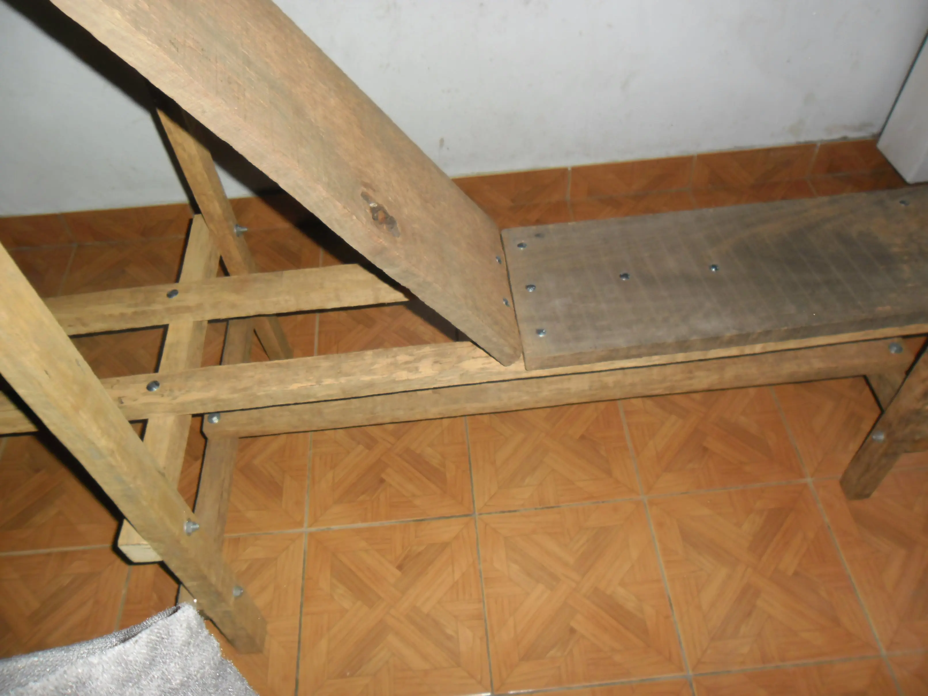 banco inclinado madera