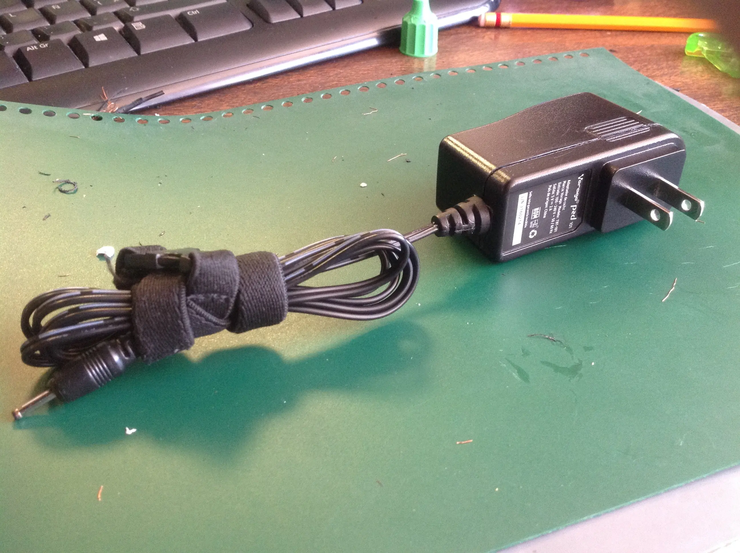 ¿Cargador con cable roto? ¡Repáralo! es sencillo.