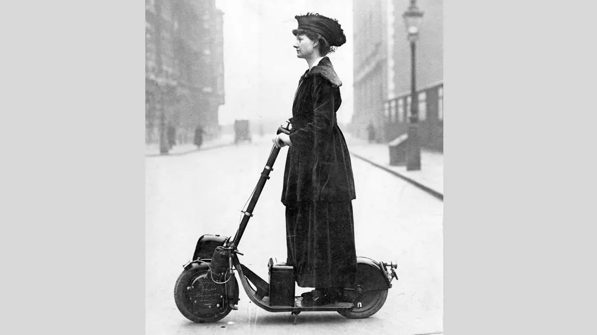 Mira la patineta electrica de mas de 100 años