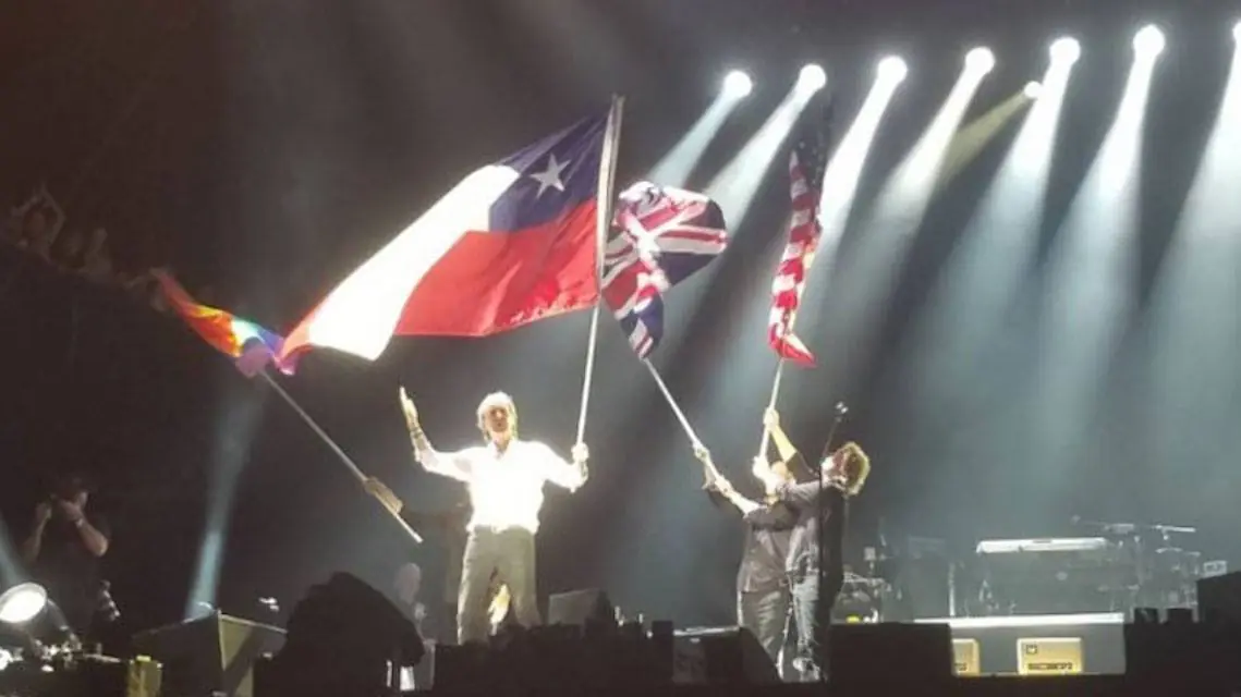 Paul McCartney confunde bandera de Chile