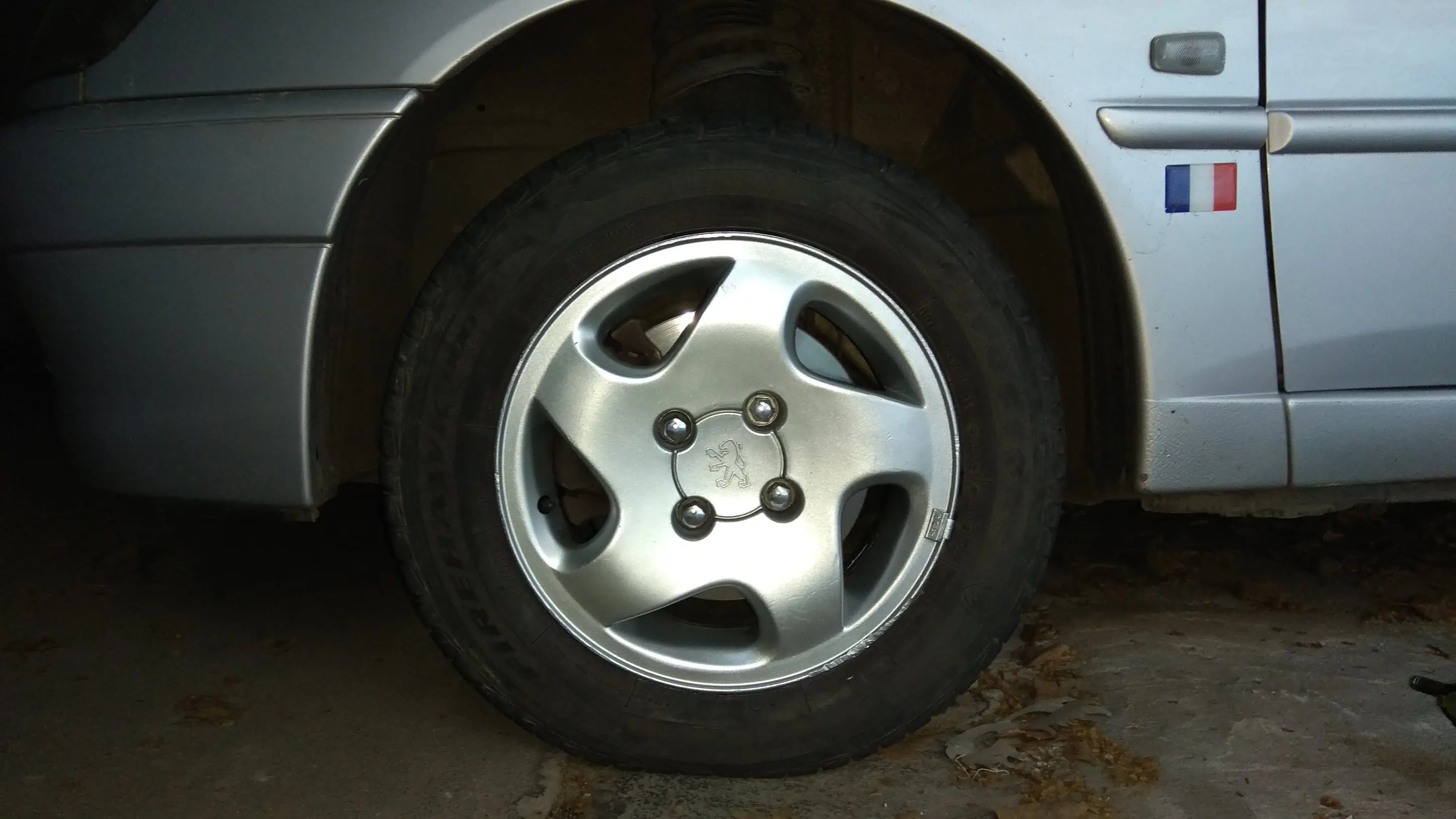 Pinte las llantas de mi auto y TLM